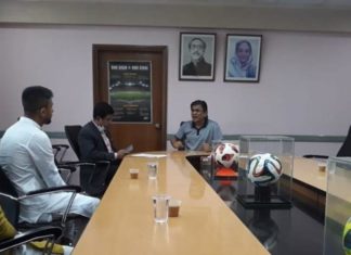 ফুটবলারদের সাথে আলোচনা করেছেন বাফুফে সভাপতি