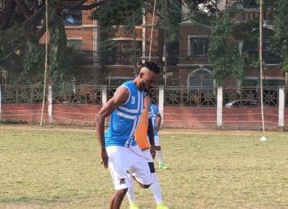 পাওনা টাকা দাবি করাতে মার খেলেন মানডে