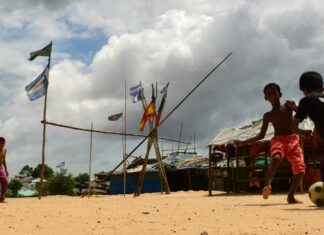 ফুটবল মাঠে রোহিঙ্গারা!