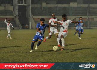 আত্বঘাতী গোলে জয় রাসেলের!