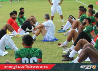 অনুশীলন শেষে হেটে হোটেলে ফিরলো বাংলাদেশের ফুটবলাররা!