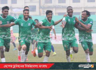 প্রথমে গোল দ্বিতীয়তে লাল কার্ড  তাতেই স্বাধীনতার সর্বনাশ