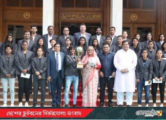 সাফ জয়ী মেয়েদের অর্থ পুরস্কার দিয়েছেন প্রধানমন্ত্রী!