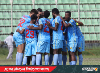 দুইভাগে কলকাতা পৌঁছালো আবাহনী!