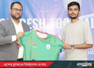 বাফুফে ভবনে ক্রীড়া উপদেষ্টা; সন্দিহান নির্বাচনের গ্রহণযোগ্যতায়