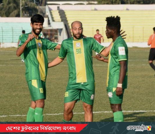 ছুটে চলেছে রহমতগঞ্জের বিজয়রথ!