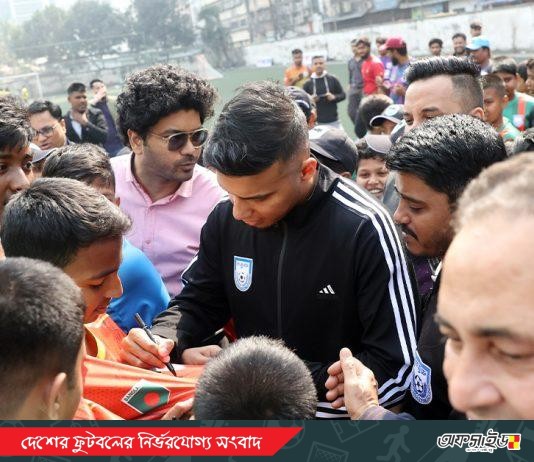 ঢাকায় ফিরেই কোচিং কোর্সে জামাল; সময় কাটিয়েছেন একাডেমির তরুণ ফুটবলারদের সাথে