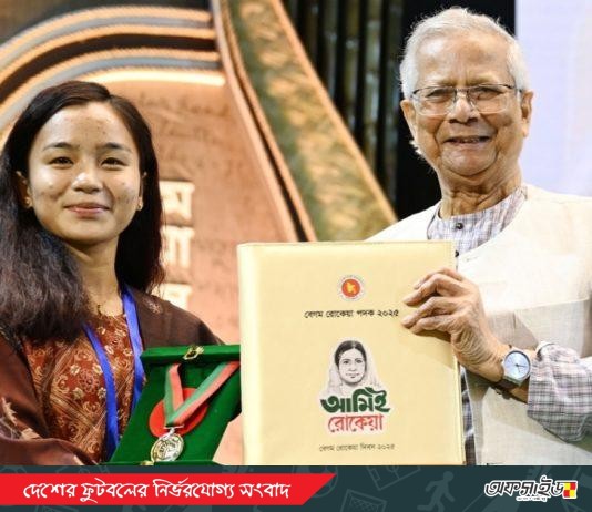 রোকেয়া পদকে সম্মানিত হলেন ফুটবলার ঋতুপর্ণা চাকমা