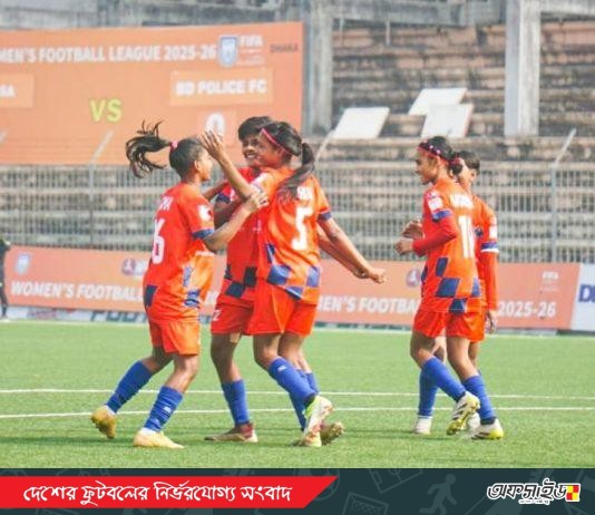 শিরোপাধারীদের জালে গোলের বন্যা, নাসরিন একাডেমিকে ১৫-০ গোলে বিধ্বস্ত করল পুলিশ এফসি