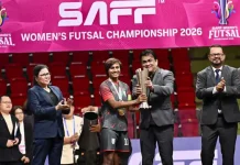 সালাউদ্দিনের হাত থেকে ট্রফি তুলে নিলেন সাবিনা,ছিলেন কিরনও